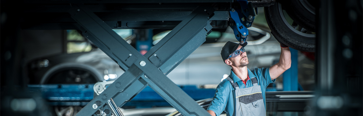 Mechanic undergoing Car Repairs Abernethy, Perth
